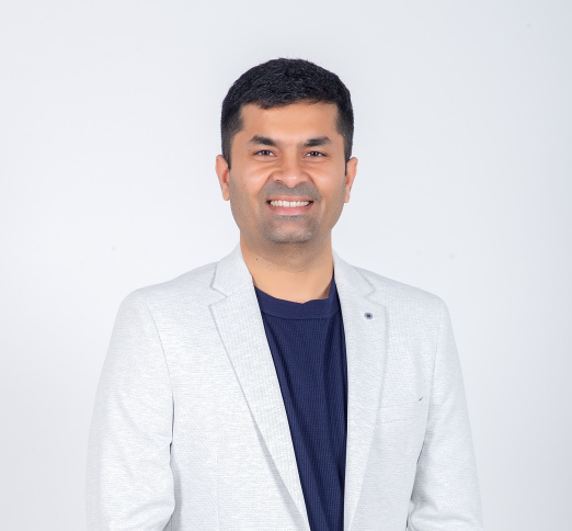 Dr. Harsh Madhu, Dentist in Dawson Dental - Waterloo - Portrait Photo