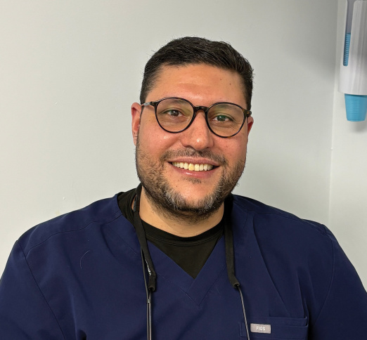 Dr. Amin Fakhfakh, Dentist in Centre Dentaire VIVA St. Constant - Portrait Photo