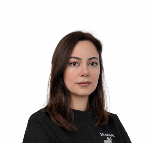 Dr. Nahal Kazeroonizadeh, Dentist in Riverdale Dental - Portrait Photo