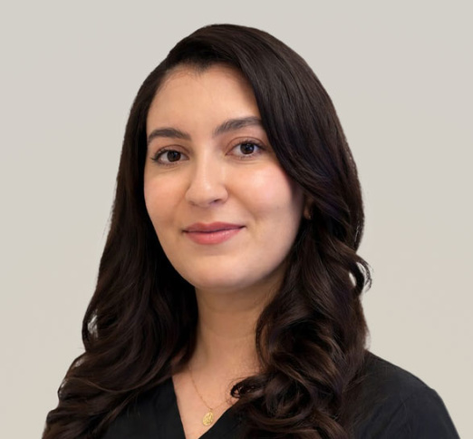 Dr. Mokrani Fatma, Dentist in Centre dentaire Île-Perrot - Portrait Photo