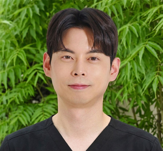 Dr. Jacob Park, Dentist in South 40 Dental - Grande Prairie - Portrait Photo