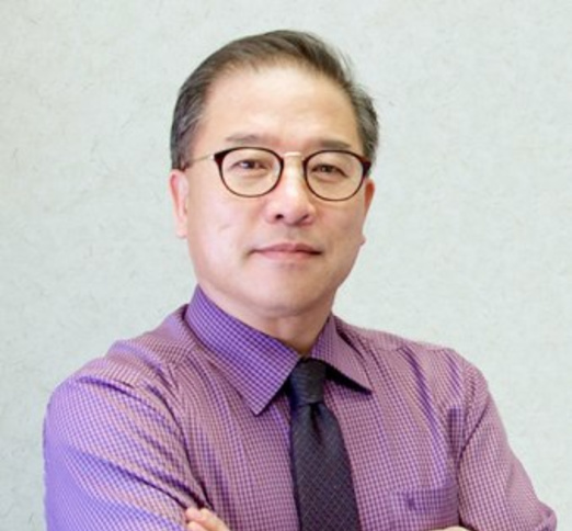 Dr. Aaron Kim, Dentist in Sturgeon Creek Dental - Portrait Photo