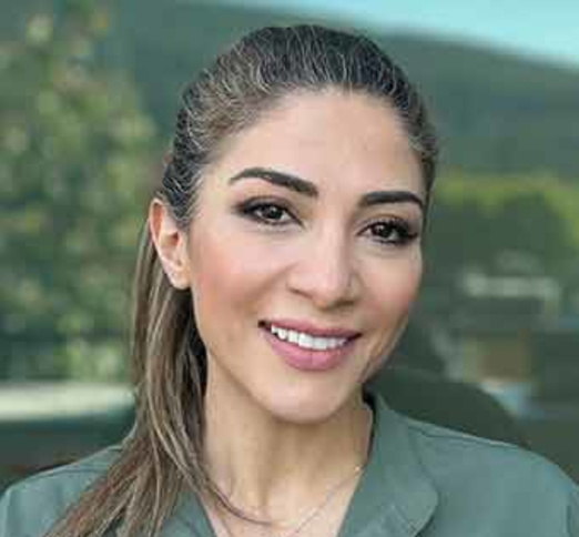 Dr. Elnaz Ghandchi, Dentist in Canyon Dental Centre - Portrait Photo