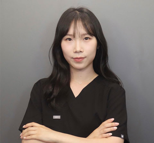 Dr. Sally Hong, Dentist in Alaska Avenue Dental Clinic - Portrait Photo