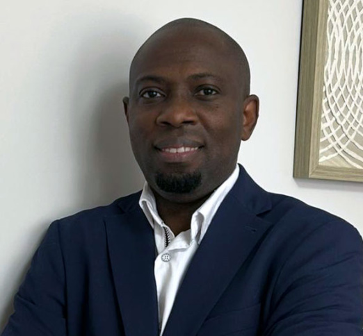 Dr. Taiwo Ezra, Dentist in Kanata Lakes Dental Centre - Portrait Photo