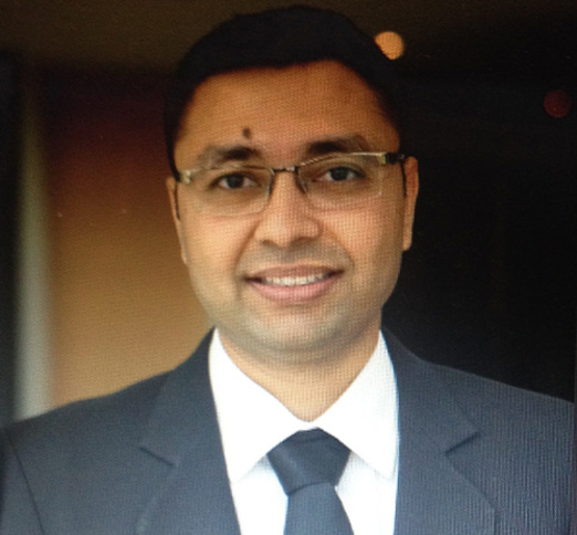 Dr. Sarthak Parikh, Dentist in Centre Dentaire VIVA Cornwall - Portrait Photo