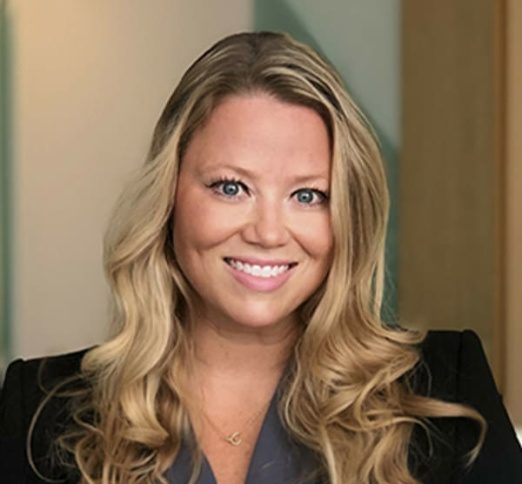 Dr. Raegan Arnason, Dentist in Aura Clinique Dentaire Élite - Portrait Photo