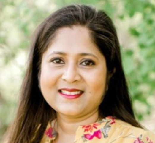 Dr. Komal Mahalingam, Dentist in Arrowsmith Dental Group - Portrait Photo