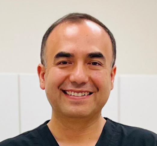 Dr. Oscar Hernandez, Dentist in Clinique Dentaire Samuel Holland - Portrait Photo