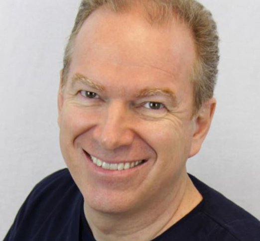 Dr. Scott Mackay, Dentist in Carrefour dentaire de Montréal - Portrait Photo