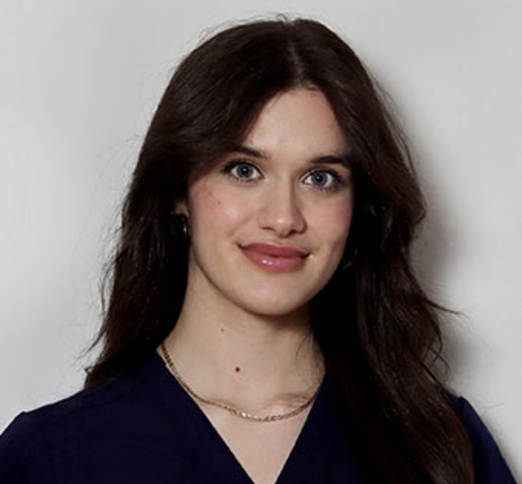 Dr. Stella Predoiu, Dentist in Centre dentaire Beaconsfield - Portrait Photo