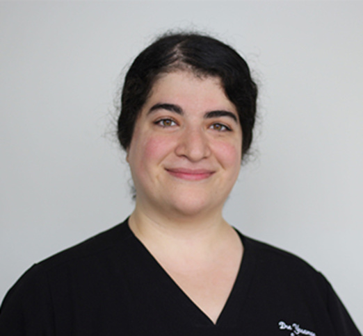 Dr. Yasaman Esfahani, Dentist in Centre Dentaire 1450 - Portrait Photo