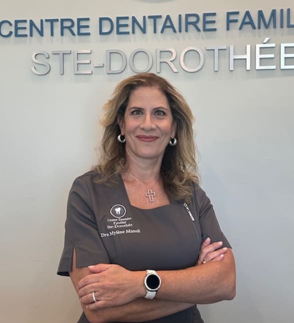 Dr. Mylene Manoli, Dentist in Centre Dentaire Familial Ste-Dorothée - Portrait Photo