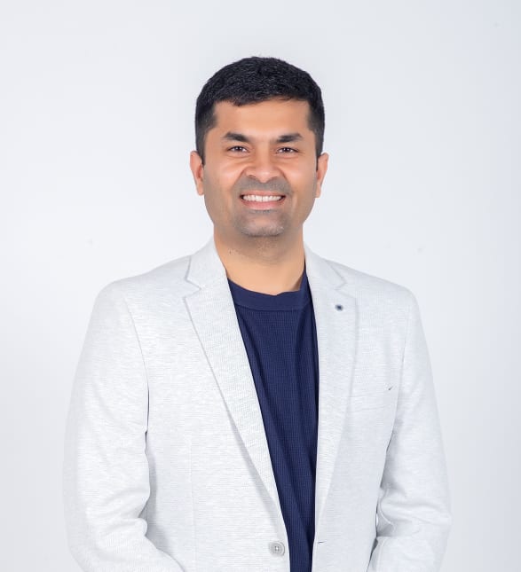 Dr. Harsh Madhu, Dentist in Dawson Dental - Waterloo - Portrait Photo