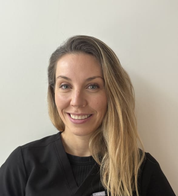 Dr. Pascale Levert, Dentist at Dentaire Espace Pur - Portrait Photo