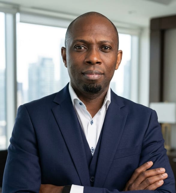 Dr. Taiwo Ezra, Dentist in Kanata Lakes Dental Centre - Portrait Photo