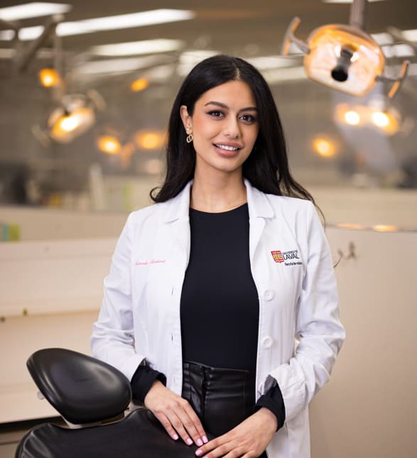 Dr. Sarah Bechara, Dentist in Clinique Dentaire Fortin Poirier - Portrait Photo