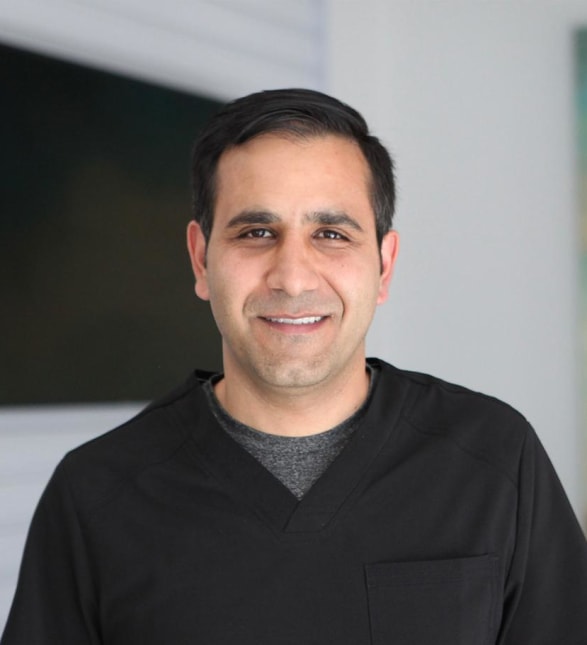 Dr. Arazm Farhangfar, Dentist in Aspen Springs Dental Centre - Portrait Photo