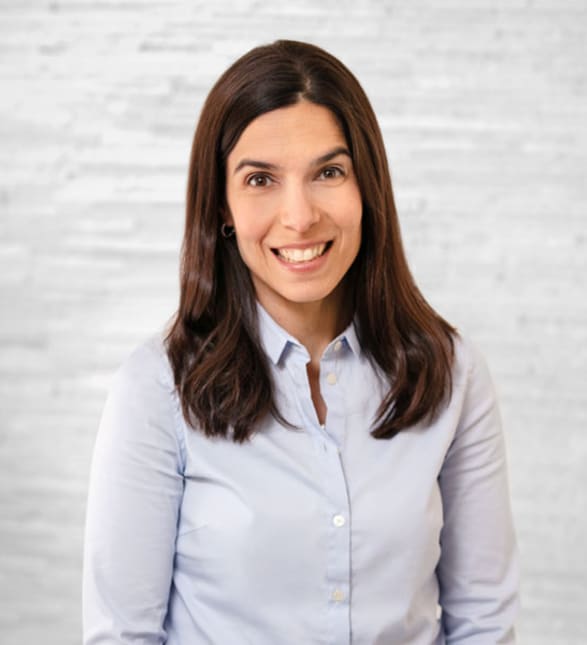 Dr. Carol Chahine, Dentist in Centre Dentaire Jardins Dorval - Portrait Photo