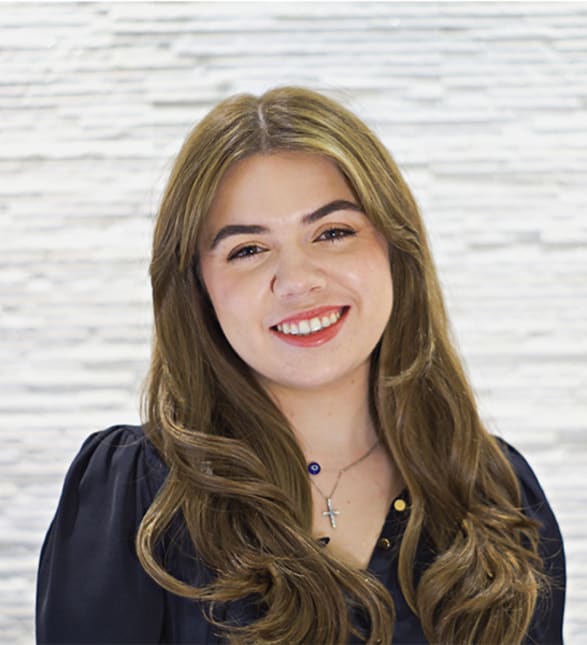 Dr. Elena Aivaliklis, Dentist in Centre Dentaire Jardins Dorval - Portrait Photo