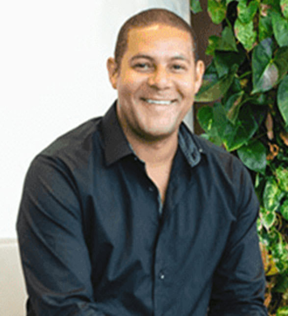 Dr. Dwayne Olatonade, Dentist in Oliver Park Dental - Portrait Photo