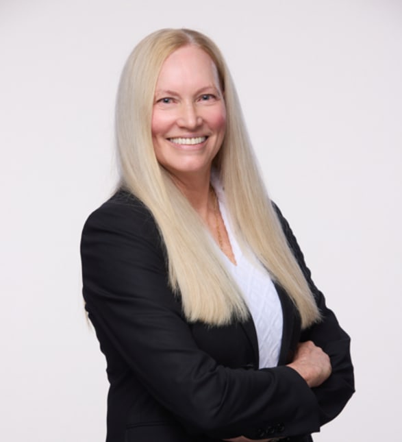 Dr. Helen deMan, Dentist at de Man & Höediono Dentistry - Portrait Photo