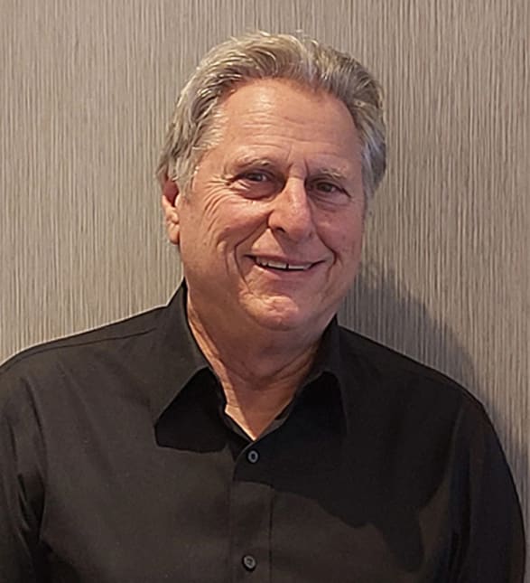 Dr. Stephen C. Gurza, Dentist in Platinum Dental Care - Portrait Photo