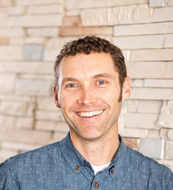 Dr. Clayton Strong, Dentist in Southridge Dental - Portrait Photo