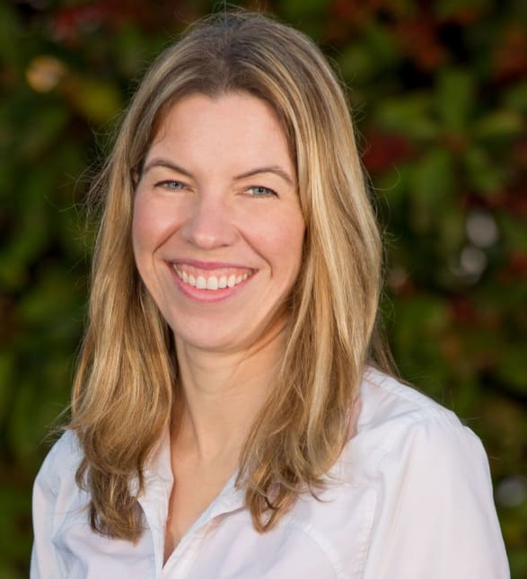 Dr. Jennifer McKenzie, Dentist in Brooks Landing Dental - Portrait Photo