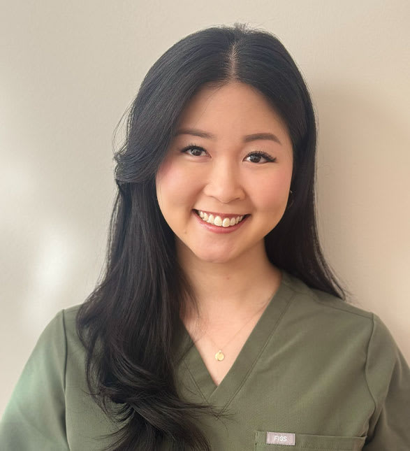 Dr. Vickie Hung, Dentist in Dawson Dental - Oshawa - Portrait Photo