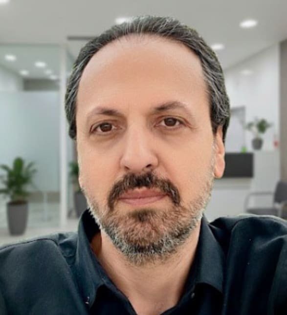 Dr. Shahab Etemadi, Dentist in Scotia Dental - Portrait Photo