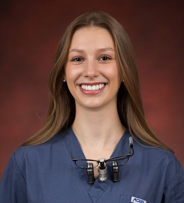 Dr Emily Jessica Levens, dentiste, Dr. Tina Dorfman Family Dentist - Photo portrait