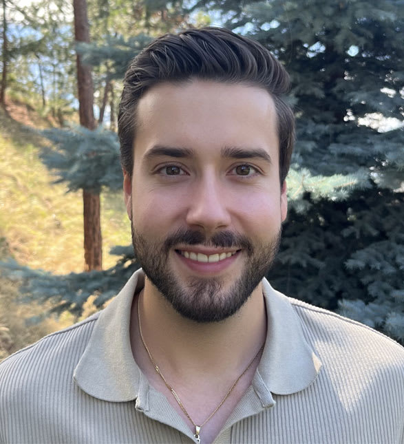 Dr. Eli Egarhos, Dentist in Orchard Park Dental & Implant Centre - Portrait Photo