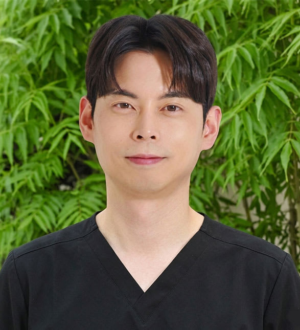 Dr. Jacob Park, Dentist at South 40 Dental - Grande Prairie - Portrait Photo
