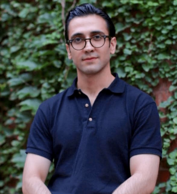 Dr. Khash Gharavi, Dentist in Dentalhouse - Woodbridge Dental - Portrait Photo