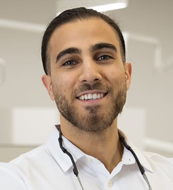 Dr Georges Kesserwany, dentiste, Santé dentaire Richard Bélanger - Photo portrait