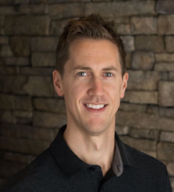 Dr. Jason Hoium, Dentist in Souris Family Dental - Portrait Photo