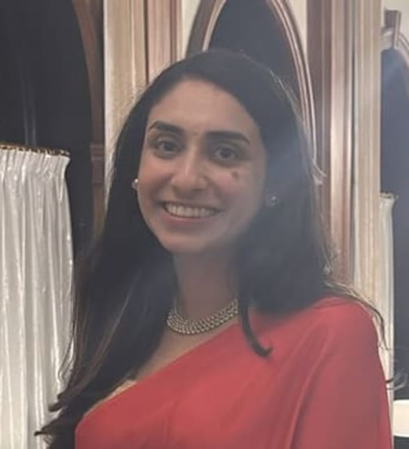 Dr. Ishaa Dhawade, Dentist in Comox Valley Dental Centre - Portrait Photo