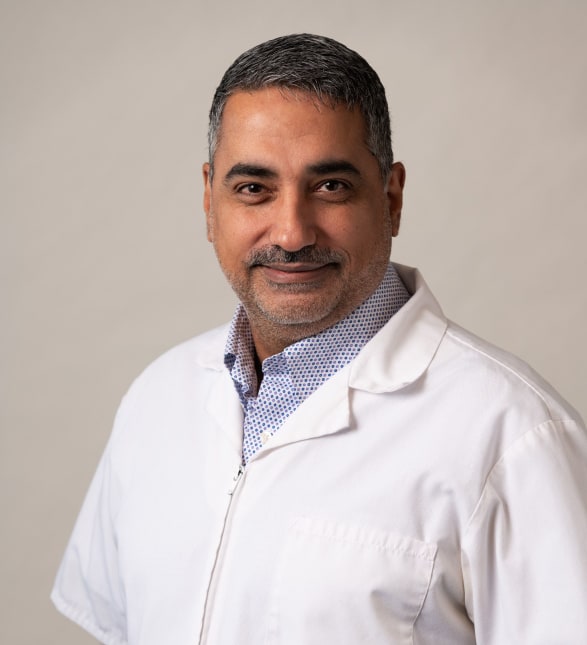Dr. Emad Tuma, Dentist in Go Dental - Portrait Photo