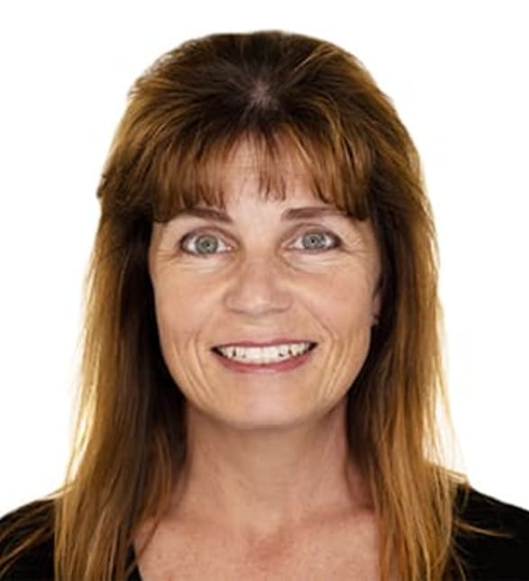Dr. Jennifer Renouf, Dentist in Assiniboine Dental Group - Portrait Photo