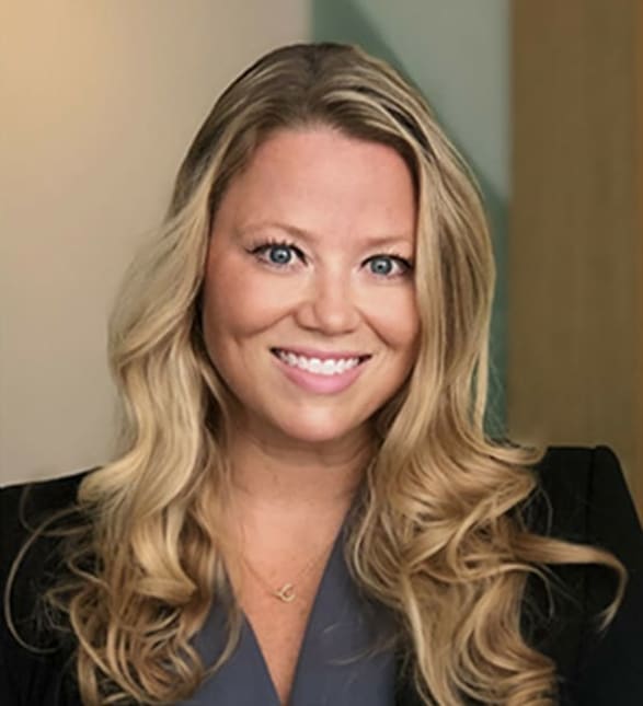 Dr. Raegan Arnason, Dentist in Aura Clinique Dentaire Élite - Portrait Photo