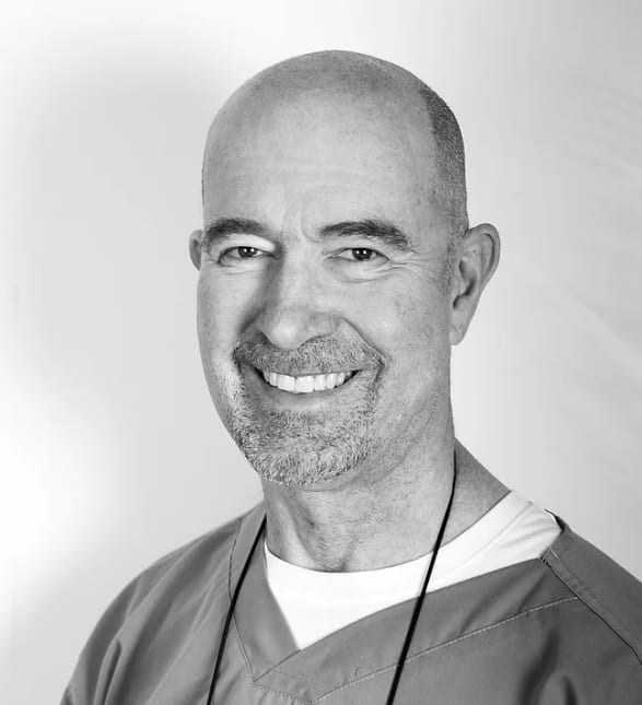 Dr. Kris Kalhs, Dentist in Karo Dental - Portrait Photo