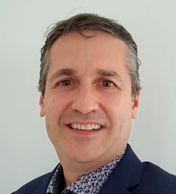 Dr. Henrique Bueno, Dentist in Clarmain Dental Centre - Portrait Photo