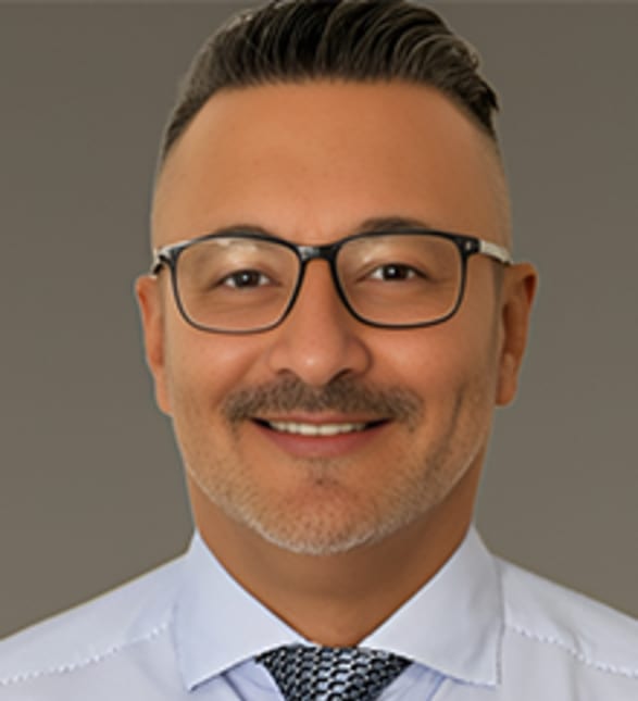 Dr. Walter Herrador, Dentist in Cor-Dent Dental Centre - Portrait Photo
