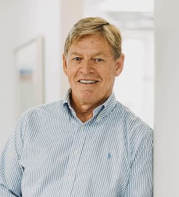 Dr. Werner Weisshaar, Dentist in The Avenue Dental Centre - Portrait Photo