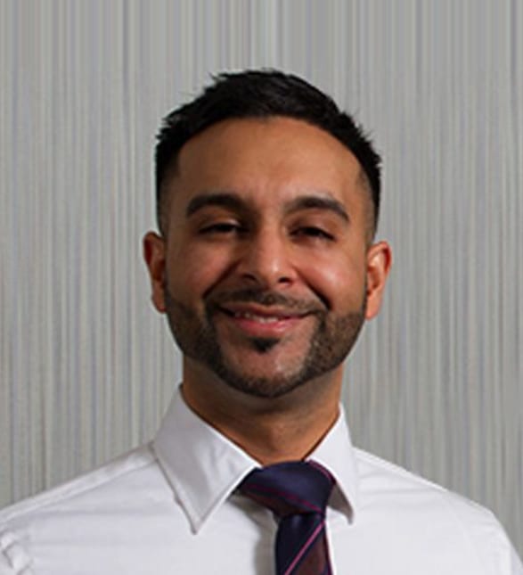 Dr. Kevin Baweja, Dentist in Cloverdale Dental - Portrait Photo