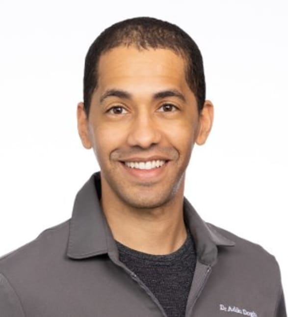 Dr. Adika Dogbe, Dentist in Centre Dentaire Familial Ste-Dorothée - Portrait Photo