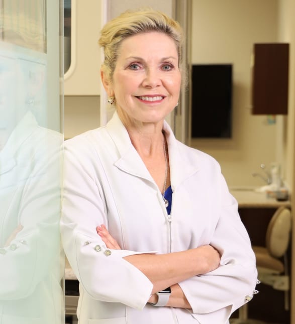 Dr. Loreen Larson, Dentist in Health Style Dental - Portrait Photo