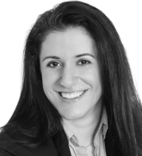 Dr. Mais Sweidan, Dentist in St. Laurent Dental Centre - Portrait Photo