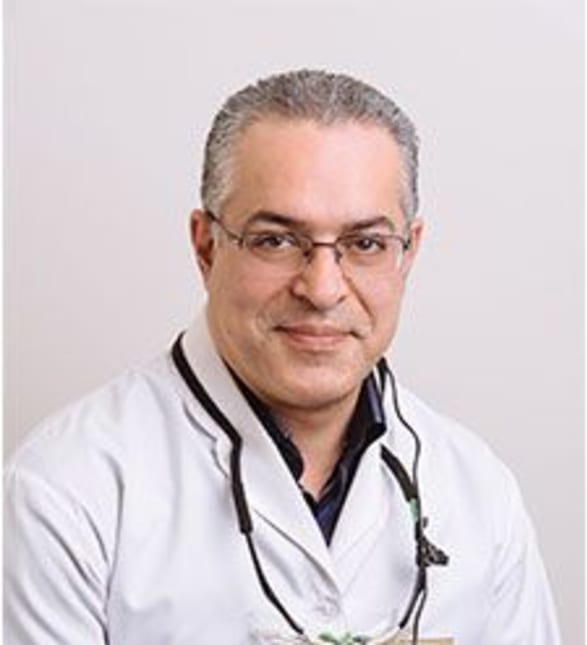 Dr. Alireza Amirbeigi, Dentist in Clayburn Dental - Portrait Photo